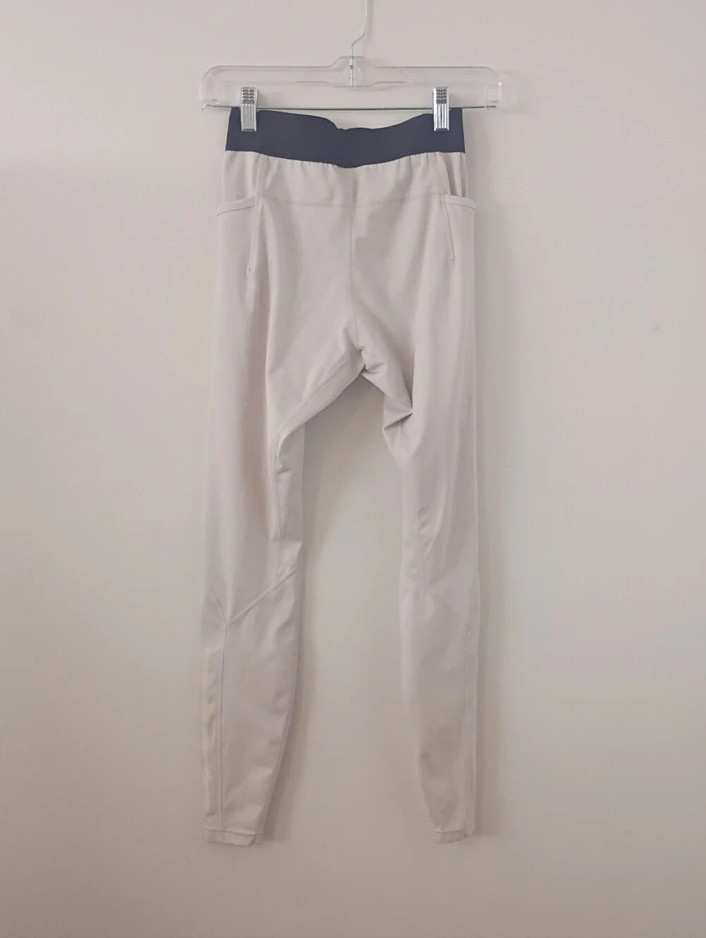 Alphalete Light Gray Logo Waistband Pocket Leggings